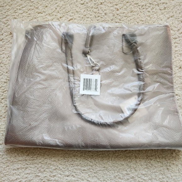 NWT Gold Metallic Tote Bag - Picture 1 of 8